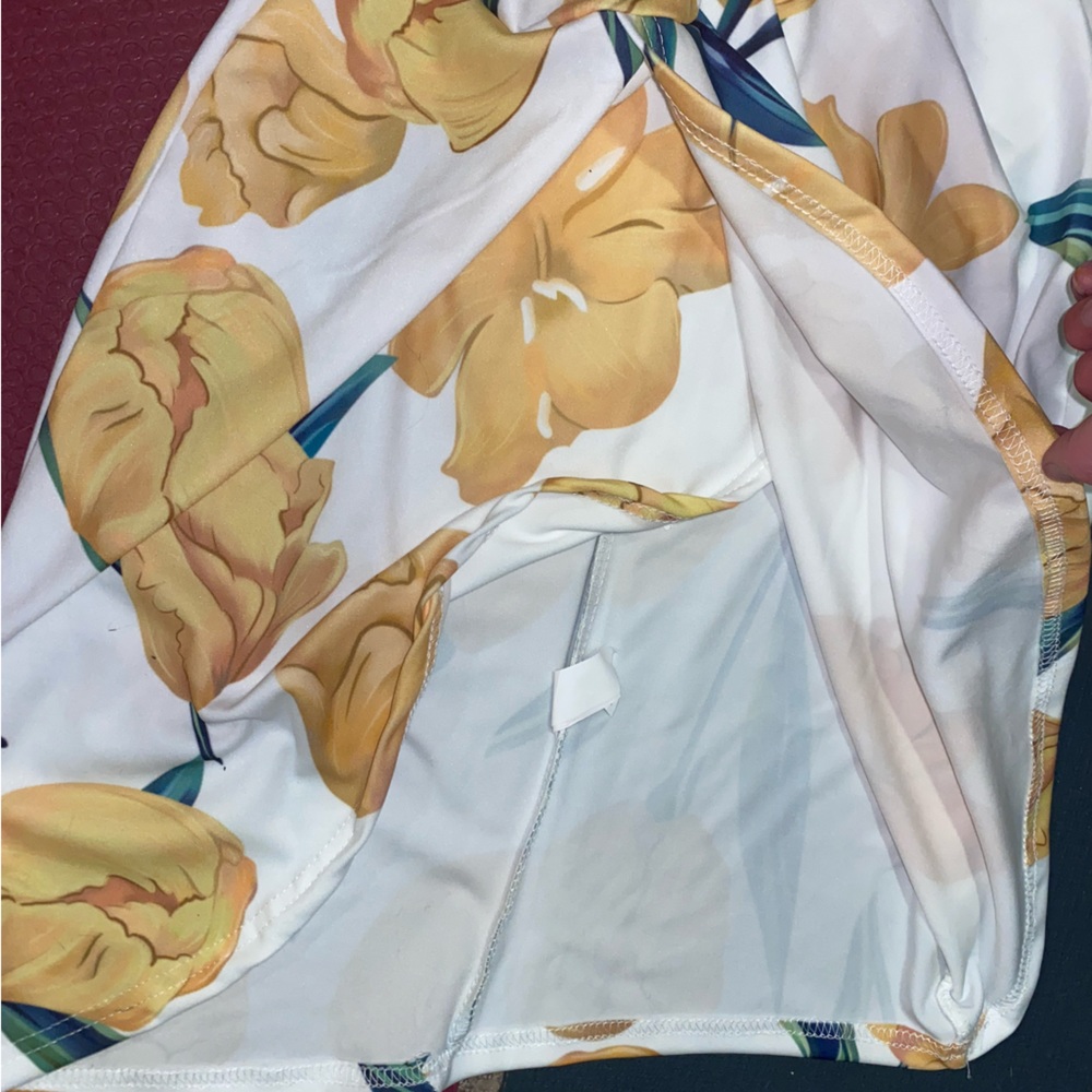 super cute cutout dress summery yellow floral print - Picture 4 of 8
